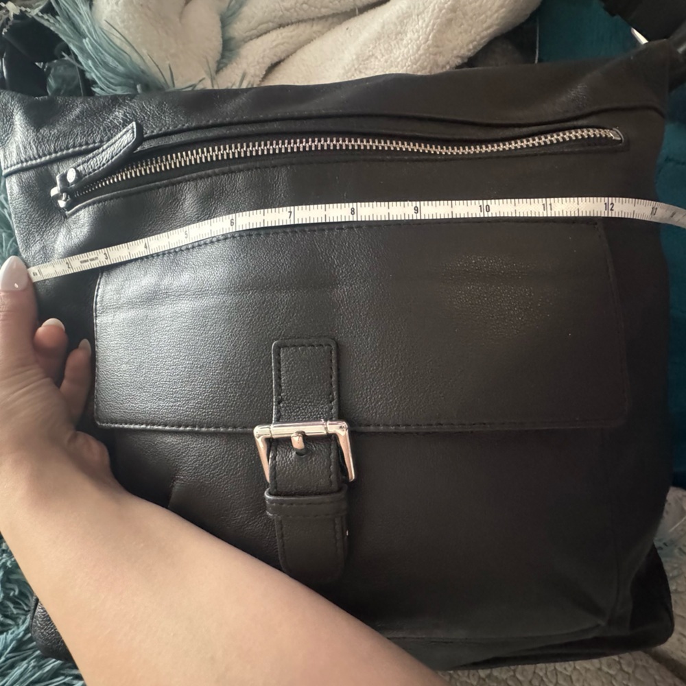 Danier Black Genuine Leather Crossbody Shoulder Bag - Picture 4 of 16